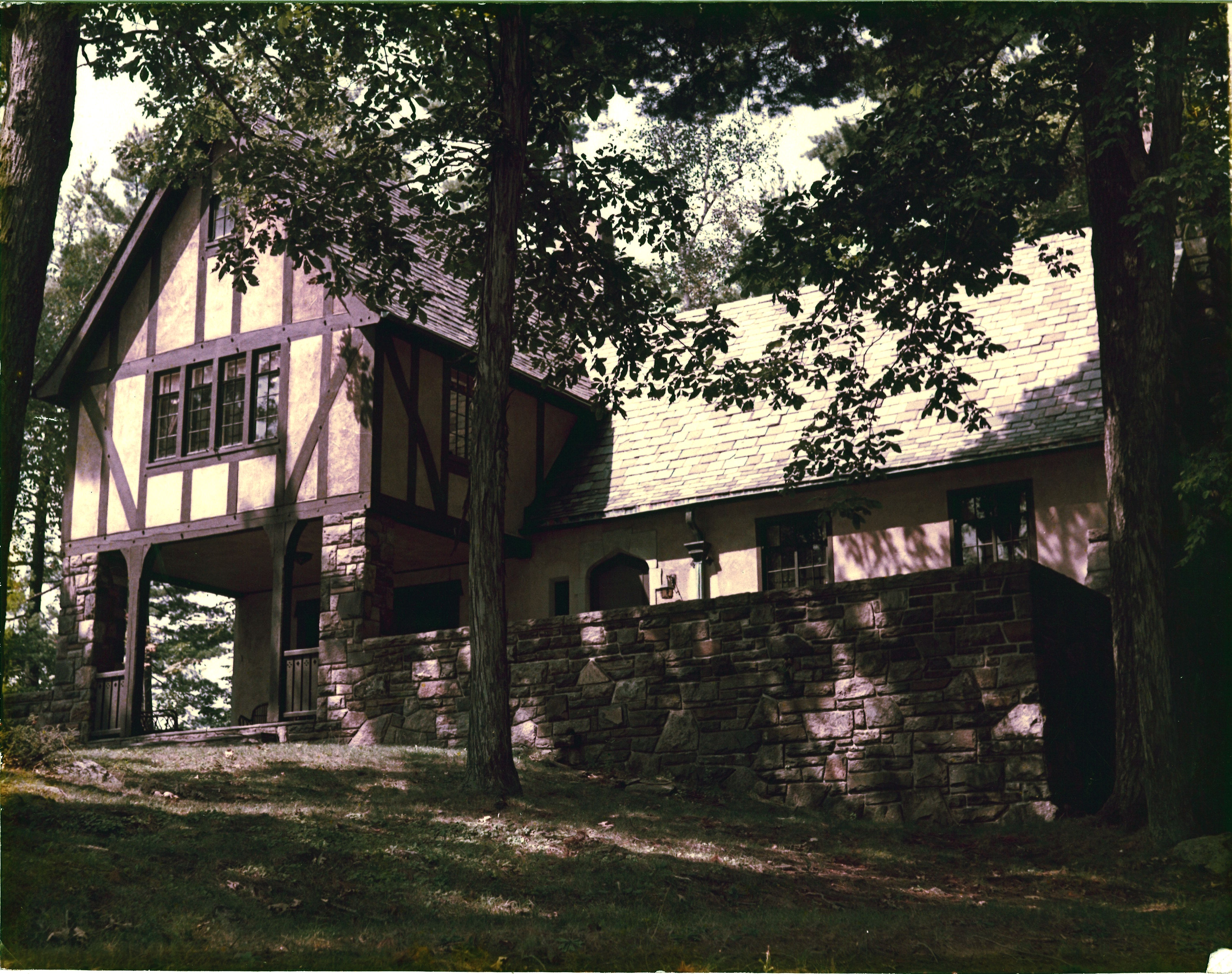 A beautiful restored version of the picture of the Lake George house.